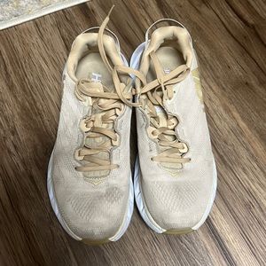Good Hokas